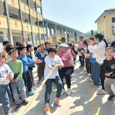 相聚最美四月天 欢声笑语你我间 尹集镇埂上小学开展全体教职工趣味运动会