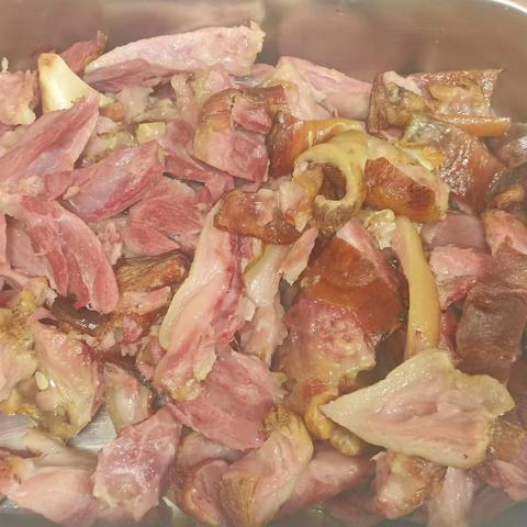 青岛中学东餐厅3月8午餐