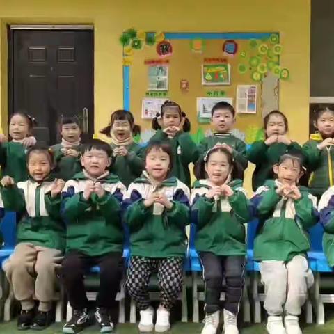 新乔青山幼儿园幼一班宝贝们祝女王们女神节快乐