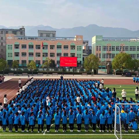 爱在淮小，感恩有你——随县淮河镇小学举行“三八”国际妇女节庆祝活动。