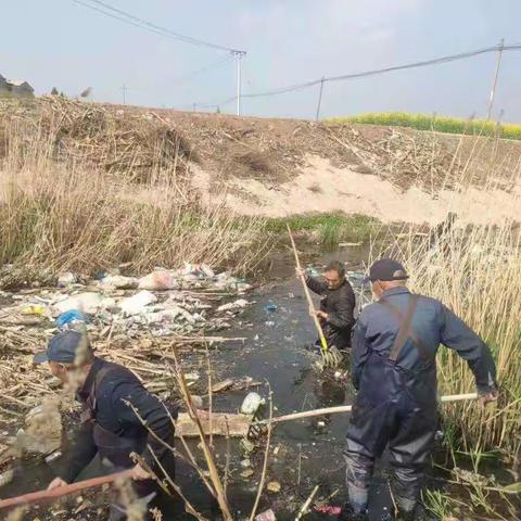 商城镇持续开展河渠环境整治工作