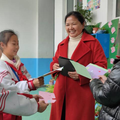 “心怀感恩 与爱同行”——凯里二十一小3·8国际妇女节感恩系列活动