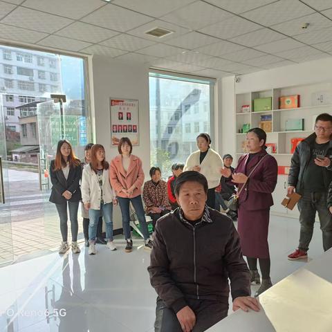 红旗社区“家家讲卫生、户户比洁净、创造好环境”巾帼行动