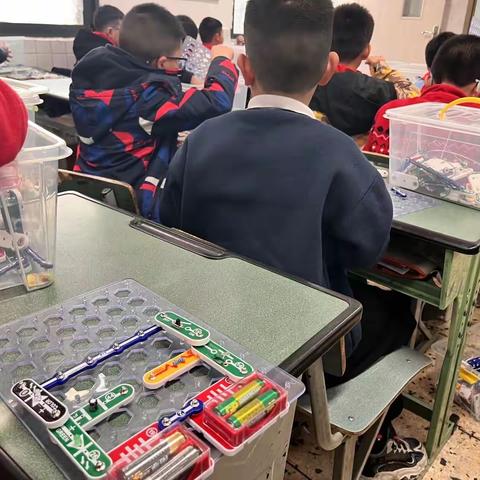 艾比力科技乐园——实验小学机器人社团3年级——《基础电路》——2023年3月8日