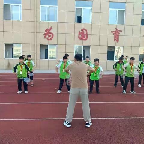 【“羽”梦一起飞翔——宁陵县育华园学校】羽毛球特长