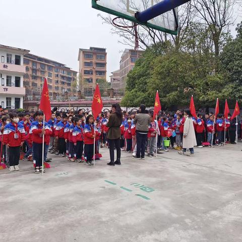 “传承优良传统，弘扬雷锋精神”------古宜镇第二小学开展学雷锋社会实践活动。