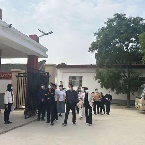 创建美丽校园  养成良好习惯——白寺镇前岗中心校开展校园观摩活动