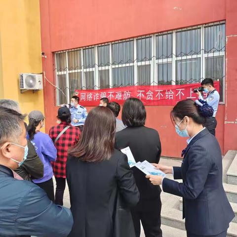 建行盘锦欢喜岭支行开展学雷锋党日活动