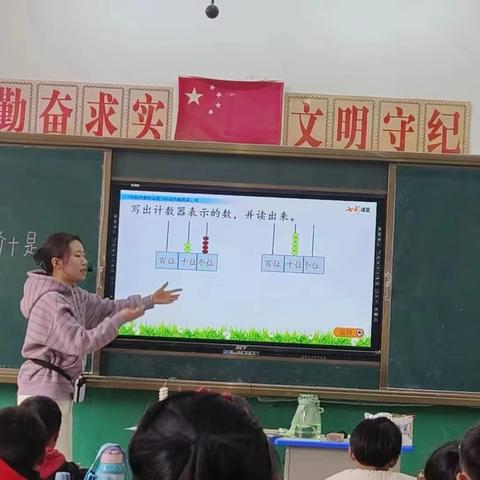 展教学风采，促新秀成长