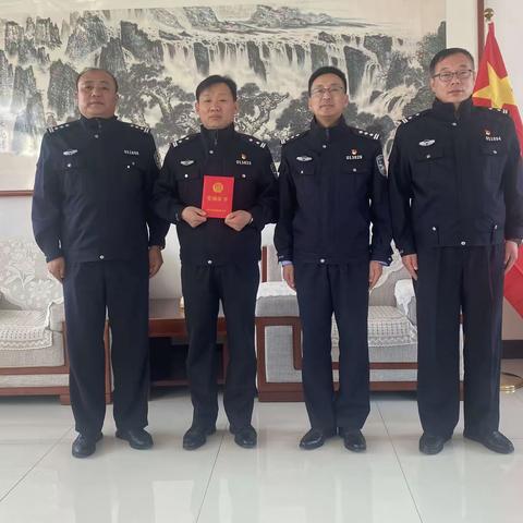 分局领导到城关派出所送奖上门
