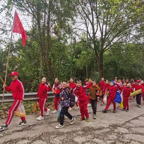 探寻忠爱足迹 激情拥抱春天
----东溪小学开展乡村研学旅行活动