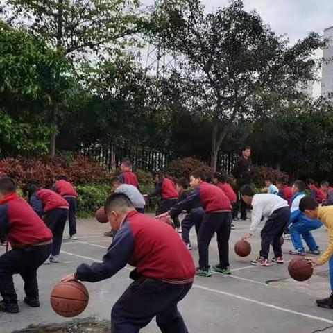 演绎社团魅力 谱写活力乐章                  --思南县第五小学社团活动