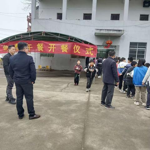 幸福午餐，温馨陪伴——镇桥金山小学午餐纪实