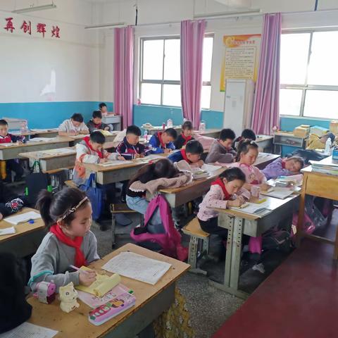 彭婆镇东高屯小学二年级二月份学校生活记录