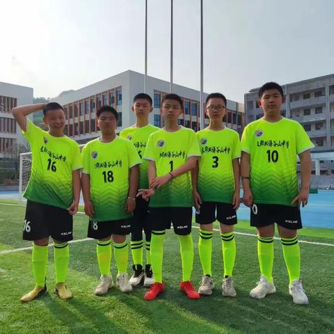 驰骋绿茵场 放飞足球梦——长郡谷山中学“郡谷杯”足球联赛2214班班级风采