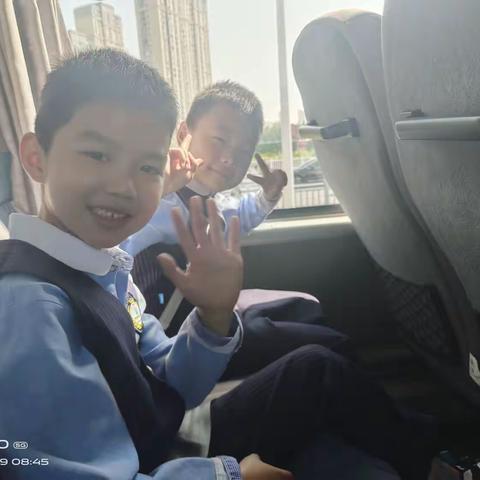 “走进小学，憧憬未来”爱迪尔幼儿园大班参观小学之旅