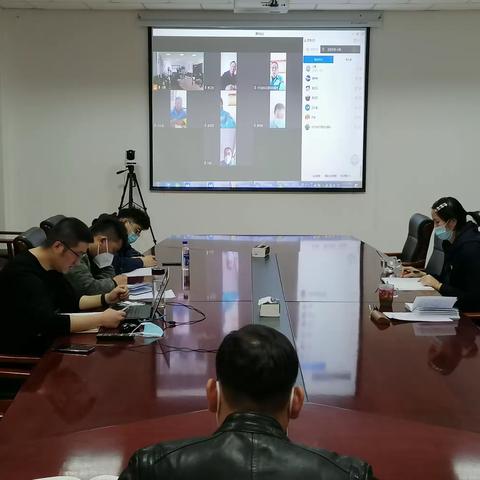 伊犁销售公司召开QHSE安全监督      团队讨论会