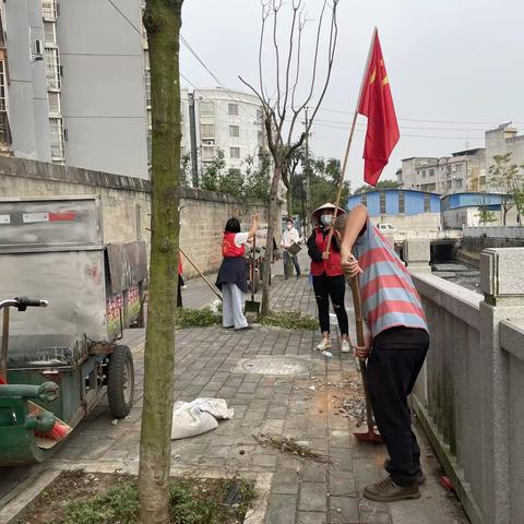 环卫支部持续开展环境卫生整治志愿服务活动