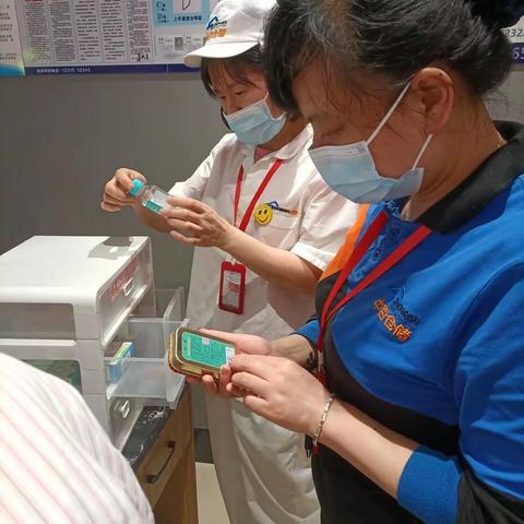 辅助岗5月份第四周五星营运检查，检查人马红玲，严艳红。