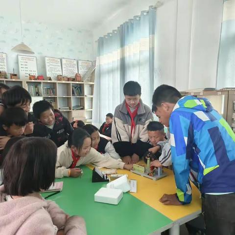后川小学萌萌小行之家物理课——电与磁