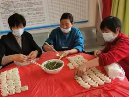 温馨饺子宴 浓浓敬老情——莲花村举办“孝亲敬老‘爱心饺子宴’”