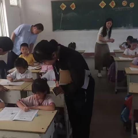 规范教学课堂，助推教学质量  ------杜堂镇学区小学部深入学校进行教学常规督导