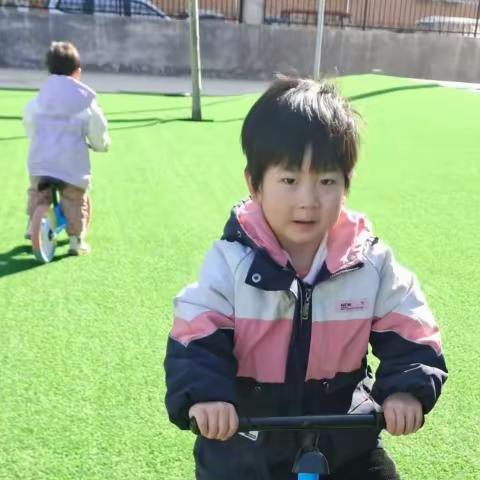 六壹幼儿园托二班胡钰晗成长记录