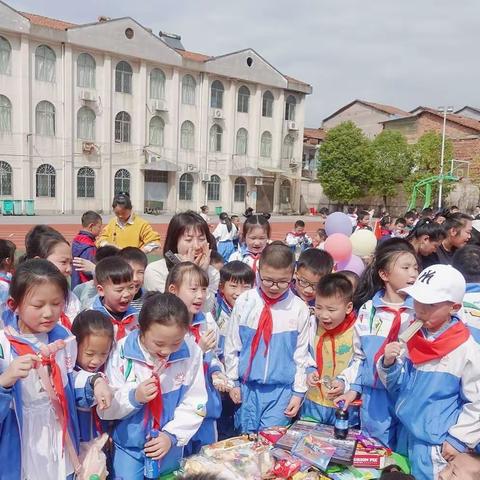 荷花塘小学三（七）班——跳蚤市场暨义卖活动