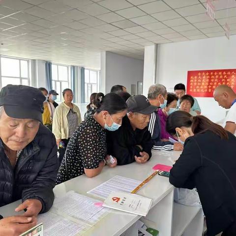 铁东街道天拜山社区开展“惠民购药有补贴，社区服务我先行”主题宣传活动