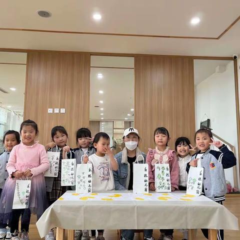 “一颗青团 藏味春天”——第一城幼儿园