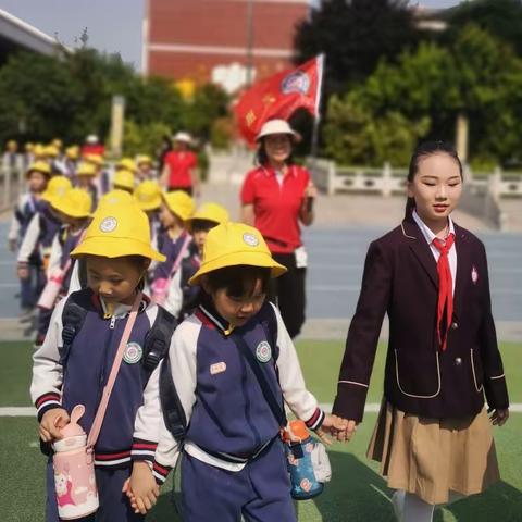 【幼小衔接】“我与小学零距离”——陆军边海防学院幼儿园参观小学活动