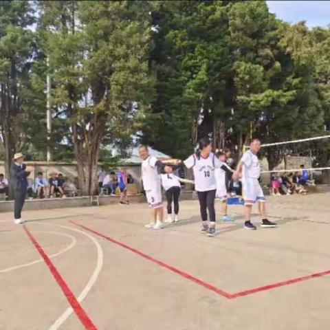 新发小学轻松畅游气排球