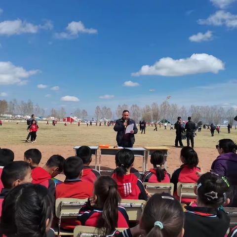 昭苏县乌尊布拉克镇克西克洪纳海小学“民族团结一家亲”第十二届风筝比赛活动