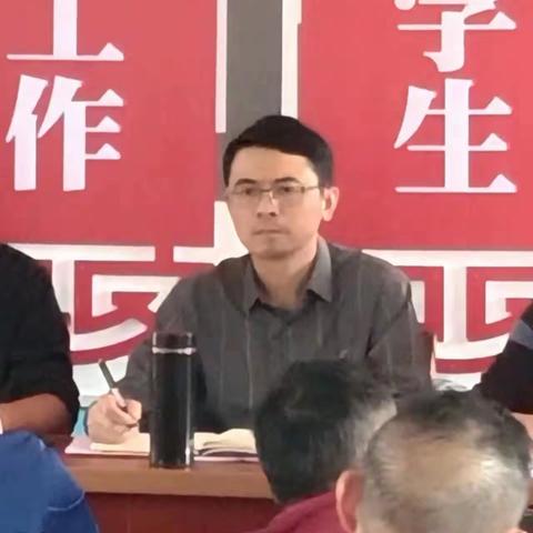 三湖初中基层党组织开展学习贯彻习近平新时代中国特色社会主义思想主题教育学习讨论会议暨专题党课