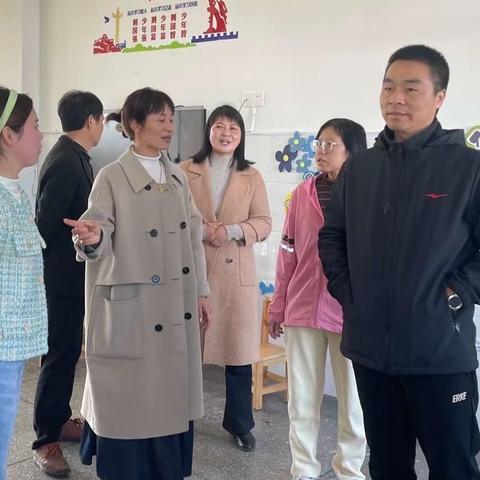 交流学习，共促成长——许村镇中心
幼儿园交流学习活动