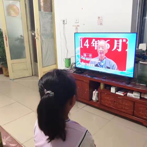 杨庄镇中心小学少先大队组织队员观看《开学第一课》活动掠影