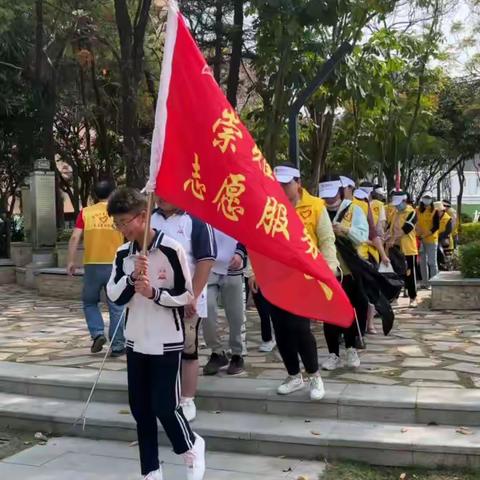 保护蓝天碧水，争当环保卫士，传承雷锋精神，我们正在行动—记崇雅中学八（7）班半岛公园环保公益行