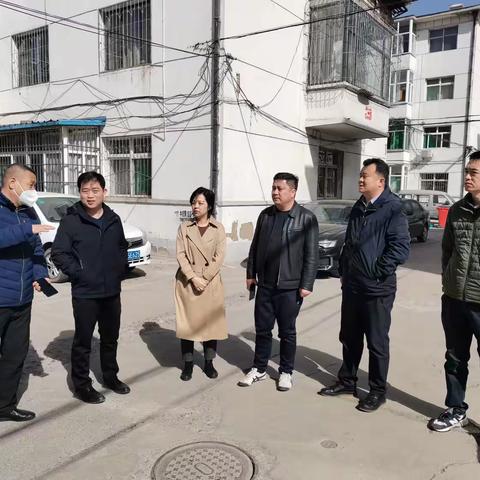 副区长李伟调研英雄南路街道老旧小区改造工作