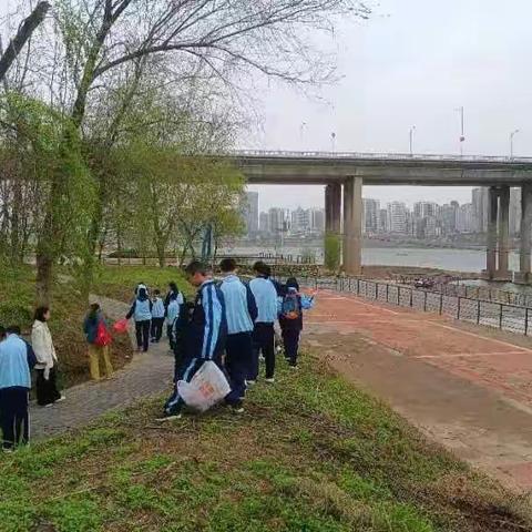 学习雷锋好榜样——建宁实验中学2216班哈佛学术交流小组学雷锋日公益活动记