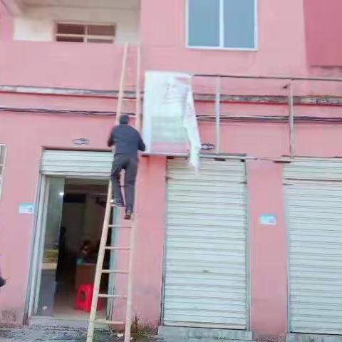 东乡城管——整治违规户外广告  扮靓城市形象