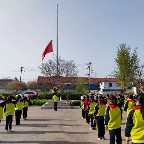 以书为友，师生共进——砖埠镇黄疃联小升旗仪式