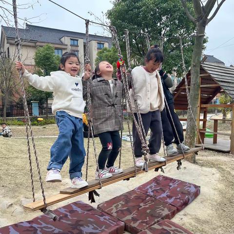 好玩的秋千——大一班