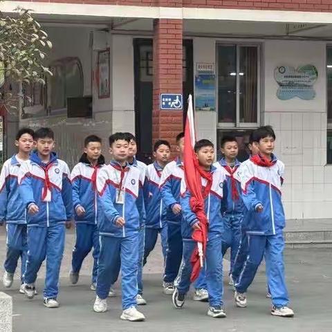 “生命如花常绽放、安全第一我先行”———城关镇中心小学升旗仪式