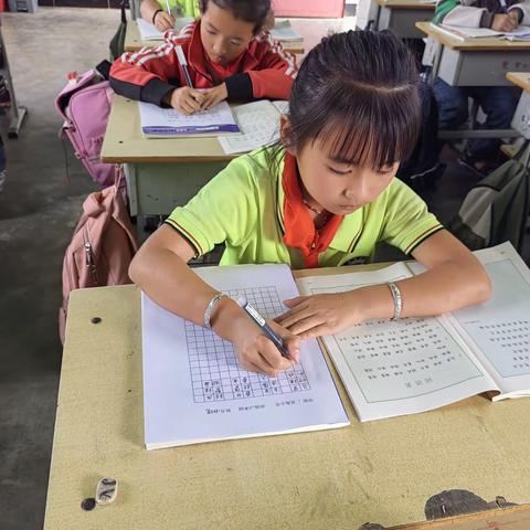 春风吹得翰墨香--窝拖小学举行书写比赛活动