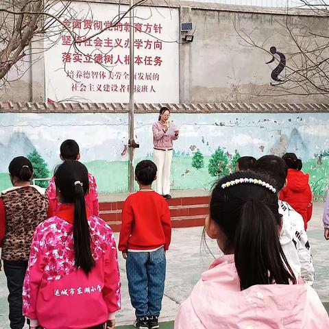 关注交通安全，从你我做起——东湖小学