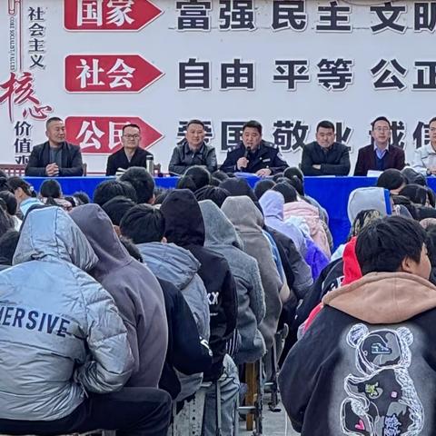 吹响中考的集结号 ——九年级期中考试学生表彰大会