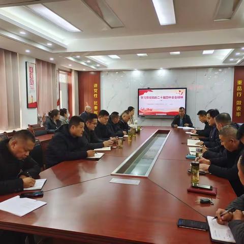 界河镇学区举行学习贯彻党的二十届四中全会精神宣讲报告会