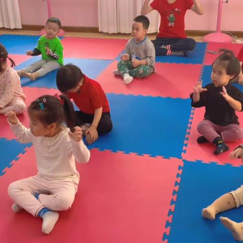 朗朗幼儿园托一班每日活动记录篇