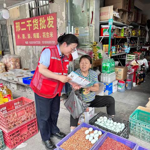 泗阳农商行运河支行开展整治拒收现金宣传活动