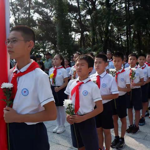 缅怀先烈    致敬英雄——桂平市逸夫实验小学参加桂平市2023年烈士纪念日向人民英雄敬献花篮仪式
